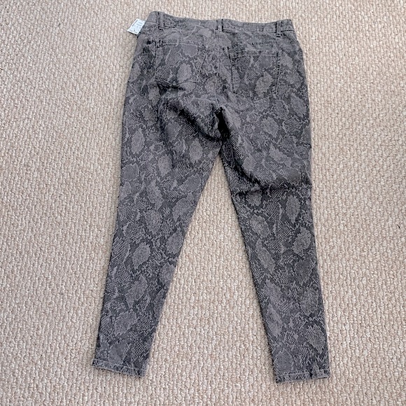 Democracy Snakeskin Print Booty Lift Jegging - Picture 10 of 16